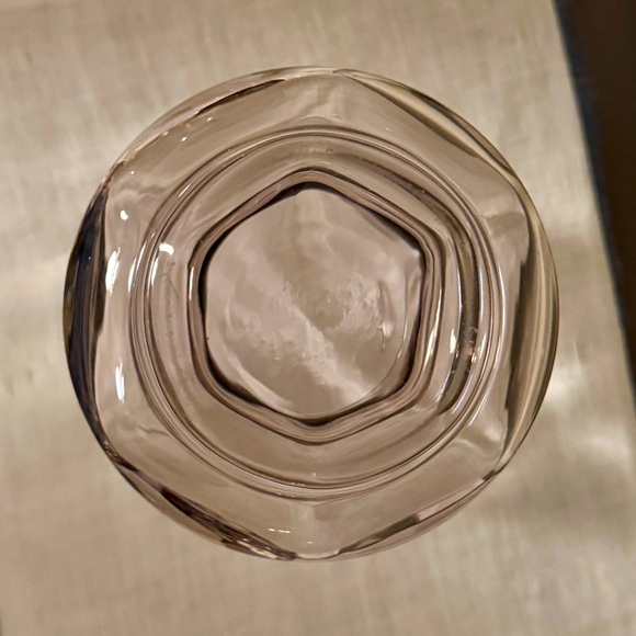 💚GLOWS💚Lavender Uranium Glass Vase - Picture 5 of 8